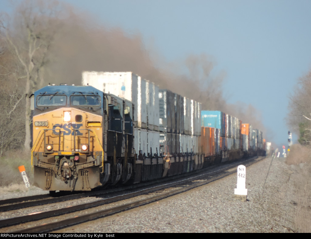 CSX 236 on I003